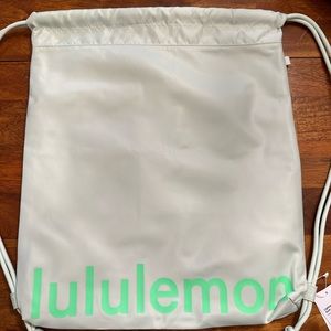 NWT Lululemon lightweight gym sack/ string bag 13L pistachio green